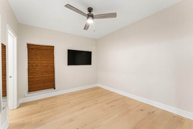 Building Photo - 1732 W County Hwy 30A