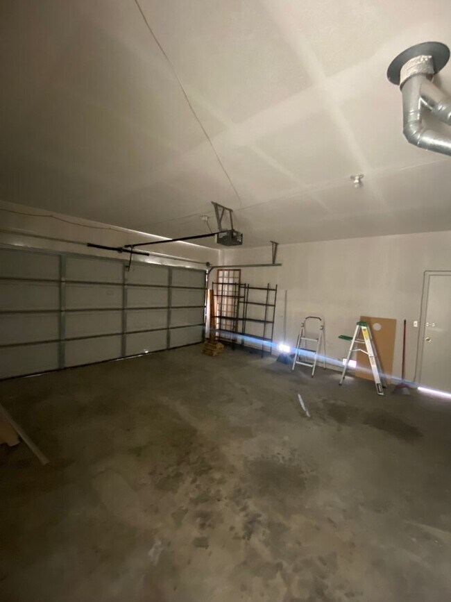 Building Photo - 24962 Plum Tree St