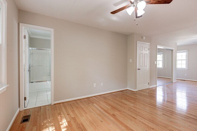 Building Photo - 3 Bedroom 2.5 Bath SFH in Fairfax for Rent!