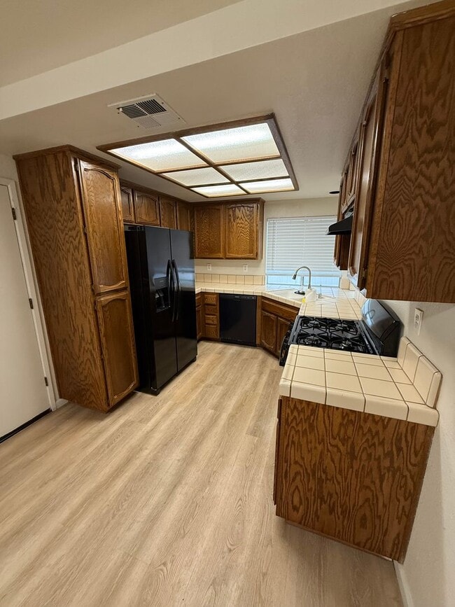 Building Photo - 9256 Colonsay Way