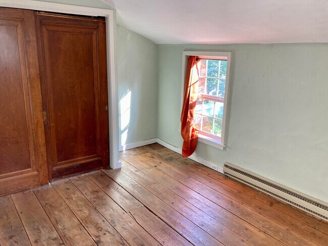 2nd bedroom - 92 Cottage St