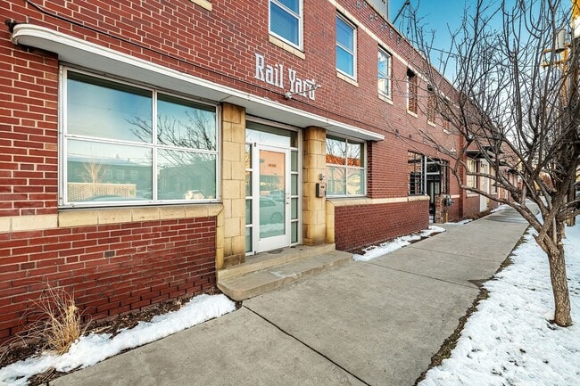 Building Photo - 3033 Blake St