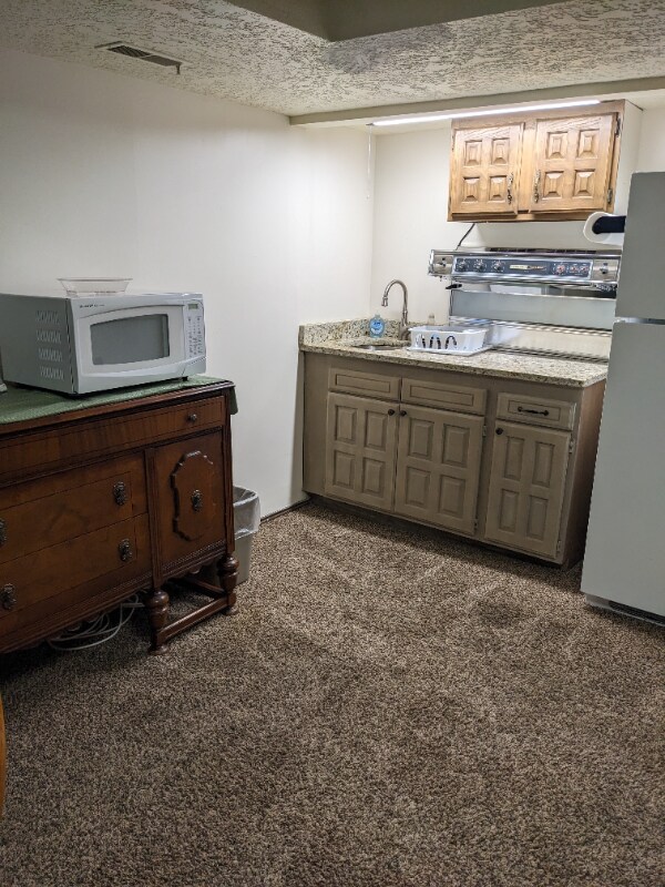 Building Photo - 4539 S 1800 W