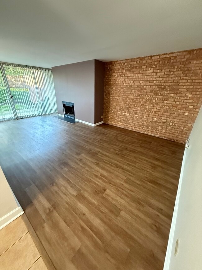 Building Photo - 6000 Oakwood Dr