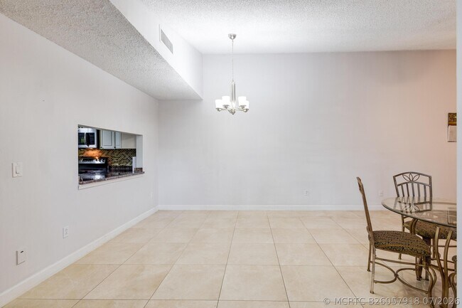 Building Photo - 4245 Landar Dr