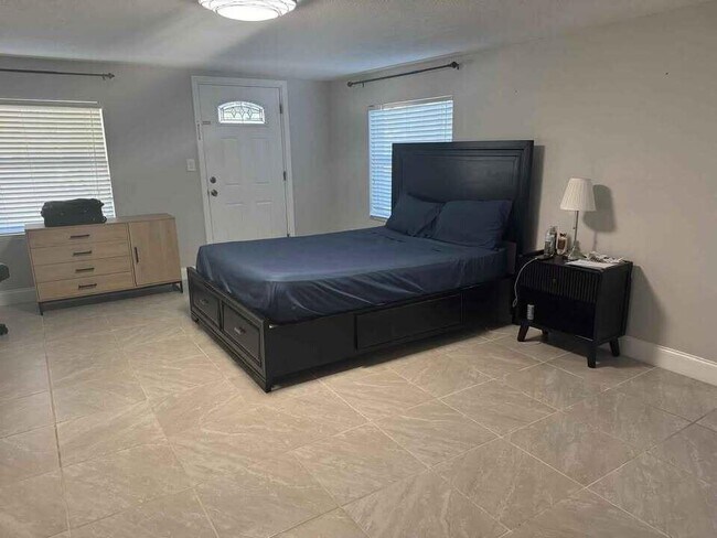 Building Photo - 703 Ulrich Rd