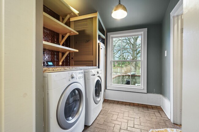 Building Photo - 251 Cheatham Springs Rd