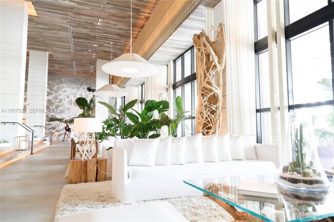 Building Photo - 2301 Collins Ave