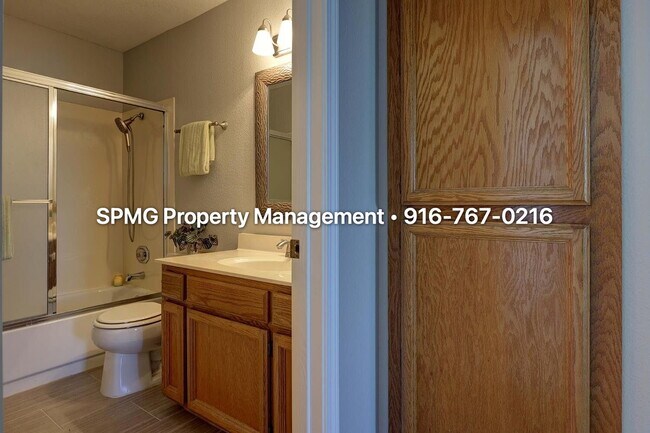 Building Photo - Beautiful 4BR/3BA Home in Rocklin 3-Car Garage & Low-Maintenance Backyard