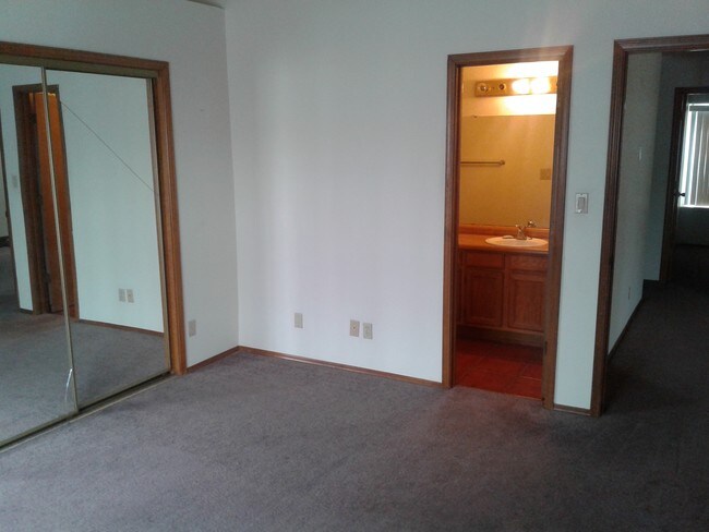 Building Photo - 5609 Wingate Ave NW