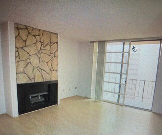 Living Room - 421 S La Fayette Park Pl