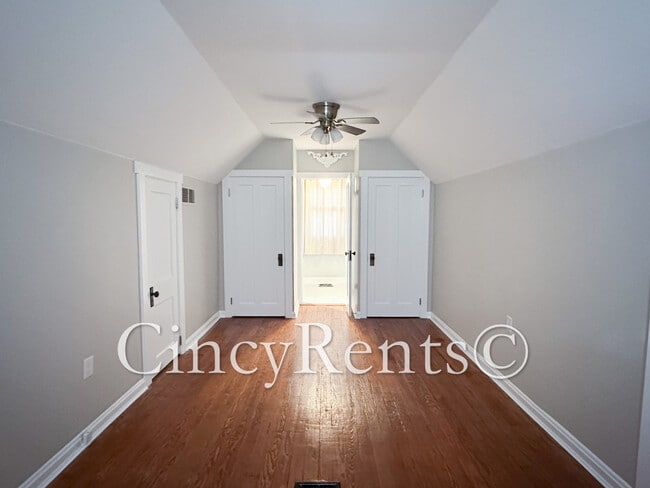 Building Photo - 3559 Rawson Pl