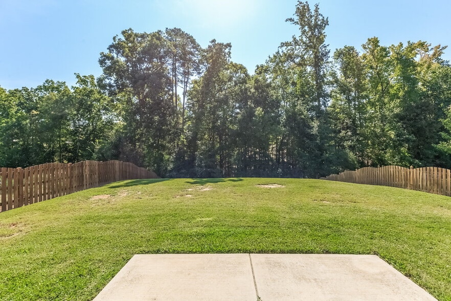 Building Photo - 3004 Centerview Dr