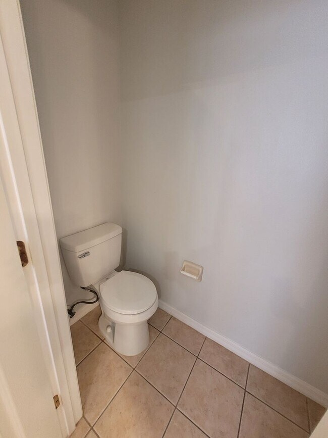 Building Photo - Amazing Renovated 4 bed 3 bath in Davenport