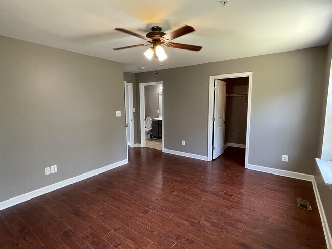 Building Photo - 262 Garrison Way