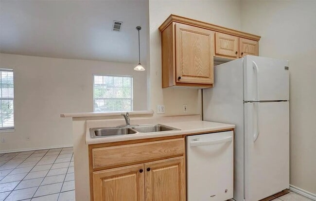 Building Photo - 427 Lindsey St