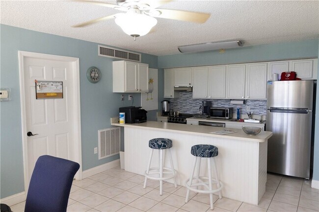 Building Photo - 4141 Ocean Dr