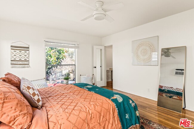 Building Photo - 329 S Reeves Dr