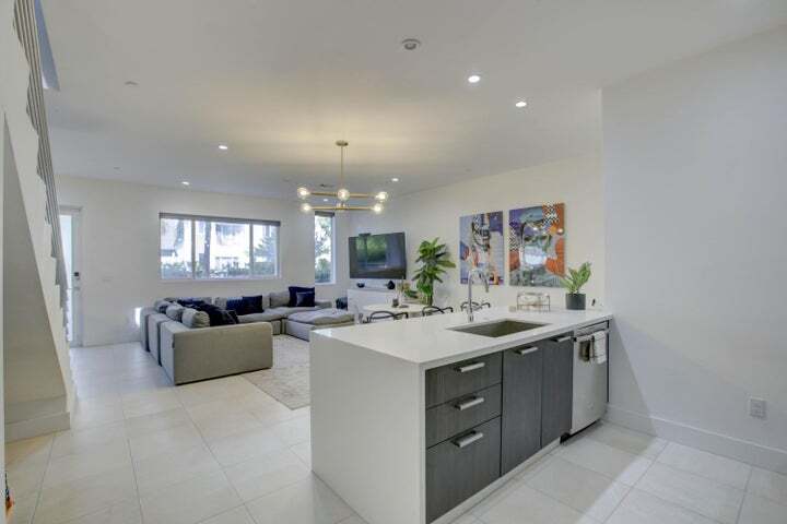 Building Photo - 1045 NE 18th Ave