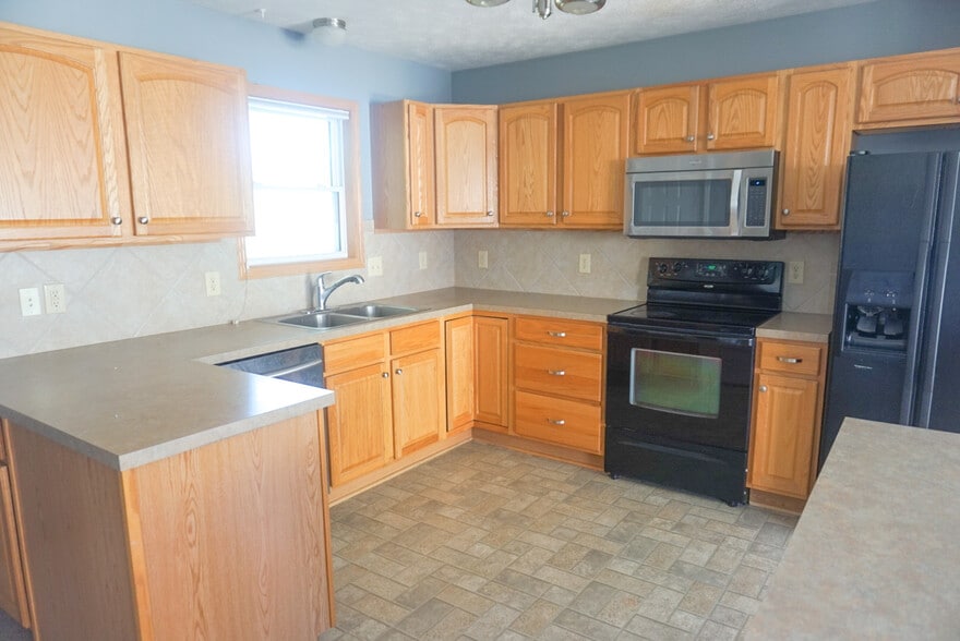 Building Photo - 3633 McLaughlin Dr