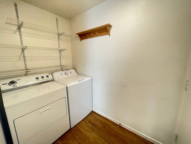 Building Photo - 988 Sky Forest Dr
