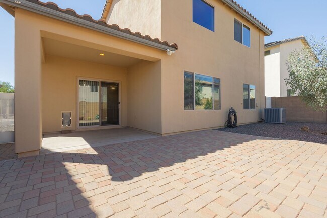 Building Photo - 3 Bedroom 2.5 Bathroom