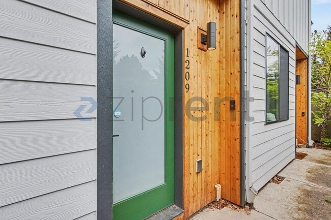 Building Photo - 1209 N Winchell St