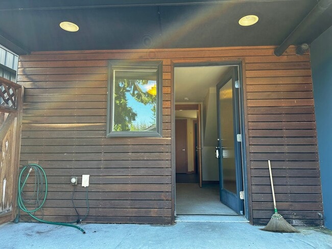 Building Photo - Three-Level Loft-Style 2BR | 3BA with Priv...