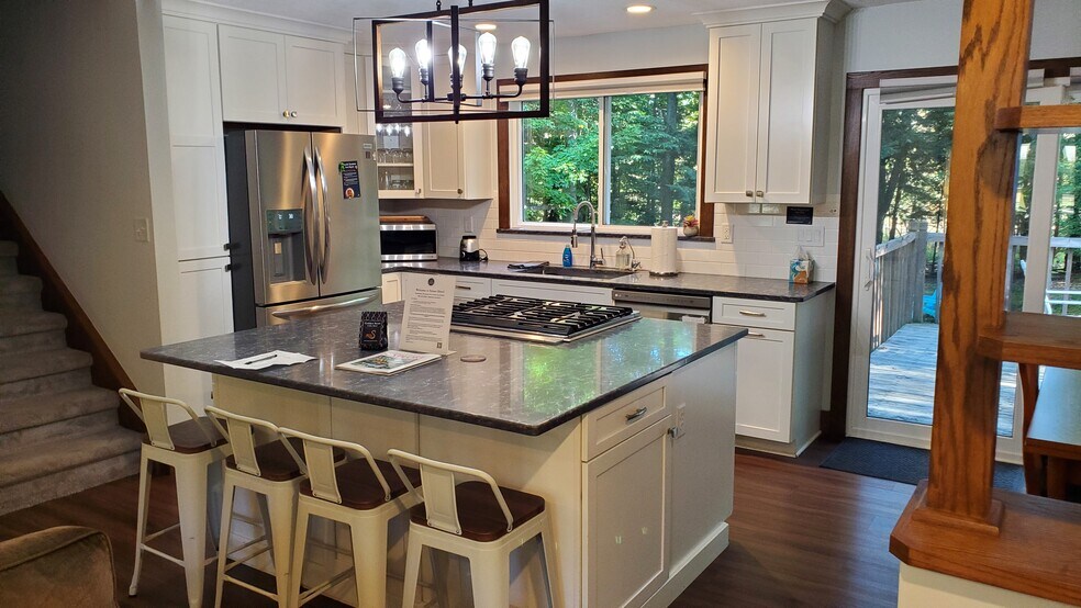 Building Photo - 7967 Sunset Dr