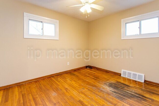 Building Photo - 4 Bedroom 2 Bath Cape Cod in Maple Hts