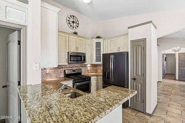 Building Photo - 12776 Tre Maximiliano Ave