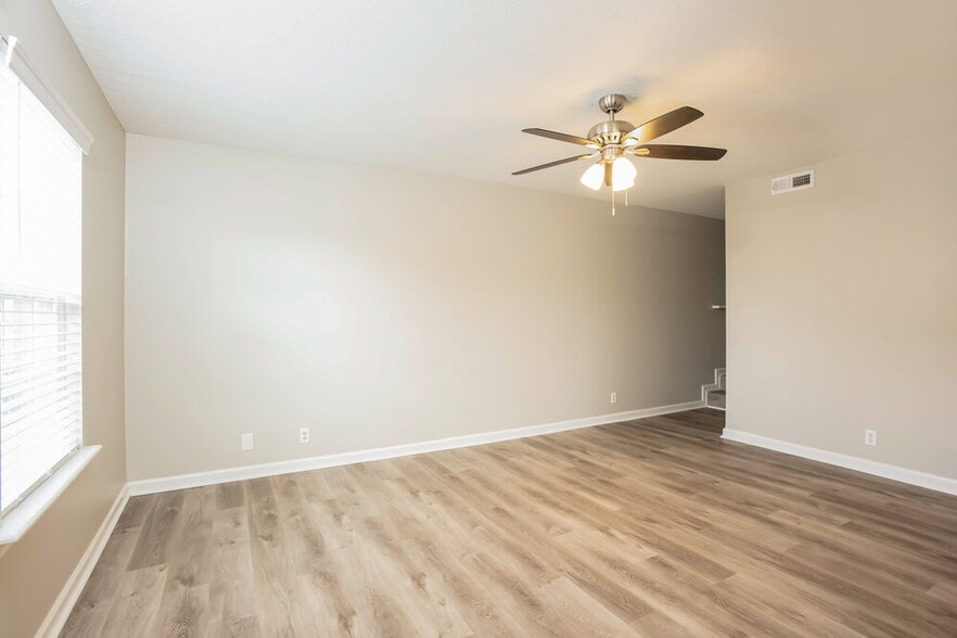 Building Photo - 1043 Tom Hailey Blvd