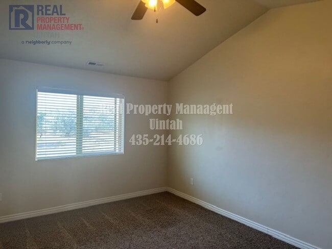 Building Photo - 3 bed 2.5 bath townhome in Fox Run