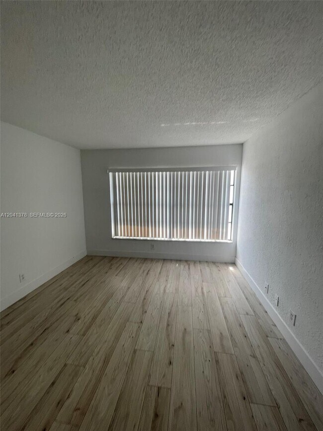 Building Photo - 2580 Coral Springs Dr