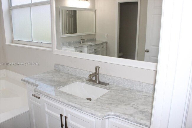Building Photo - 1342 Crossbill Ct
