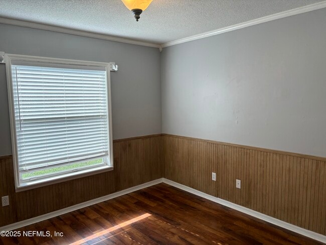 Building Photo - 916 Hyannis Port Dr