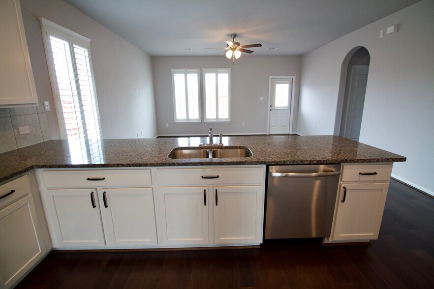 Building Photo - 383 Leadtree Loop