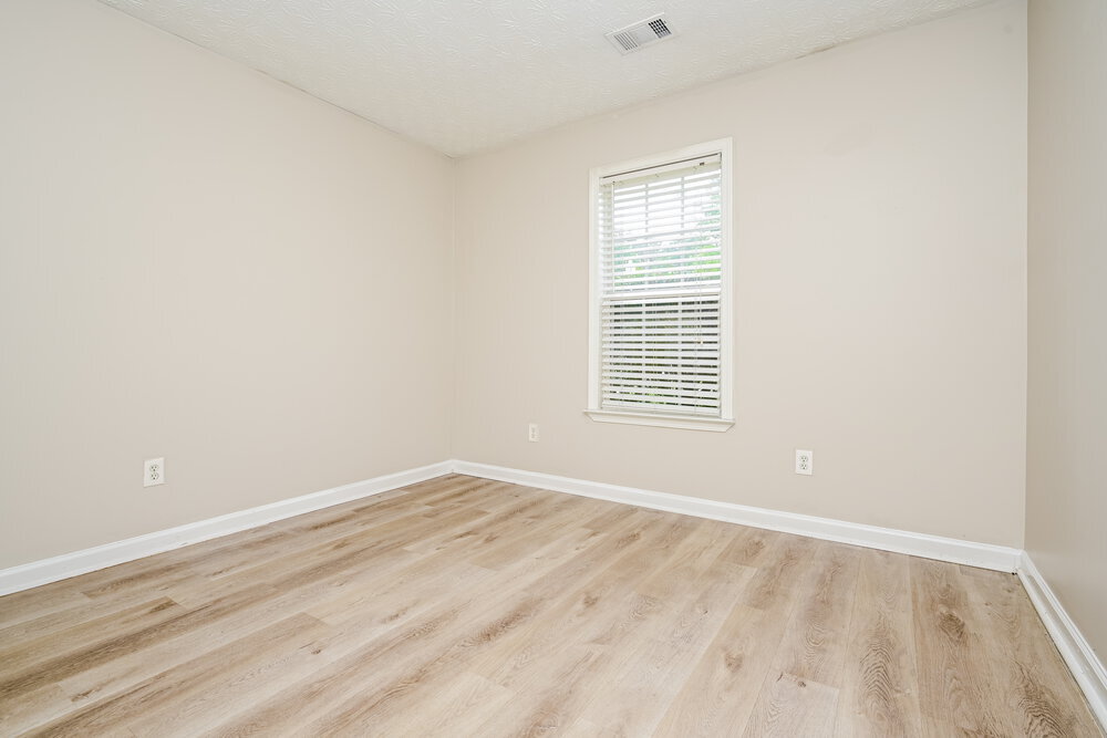 Building Photo - 330 Fieldstone Ln