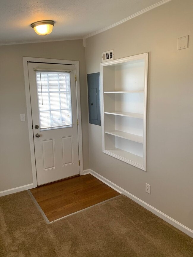 Building Photo - 2 bd. 1 bath  home : 786 sq. ft-  Kingsport