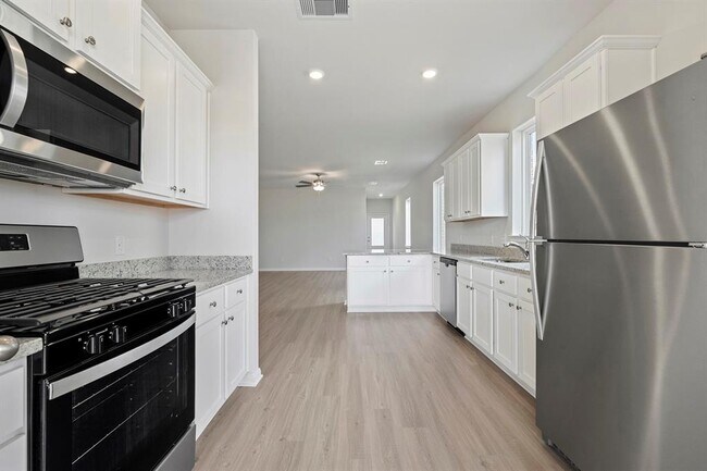 Building Photo - 1023 Whispering Winds Dr