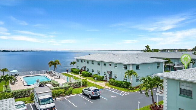 Building Photo - Palms at Waters Edge 3336-J8