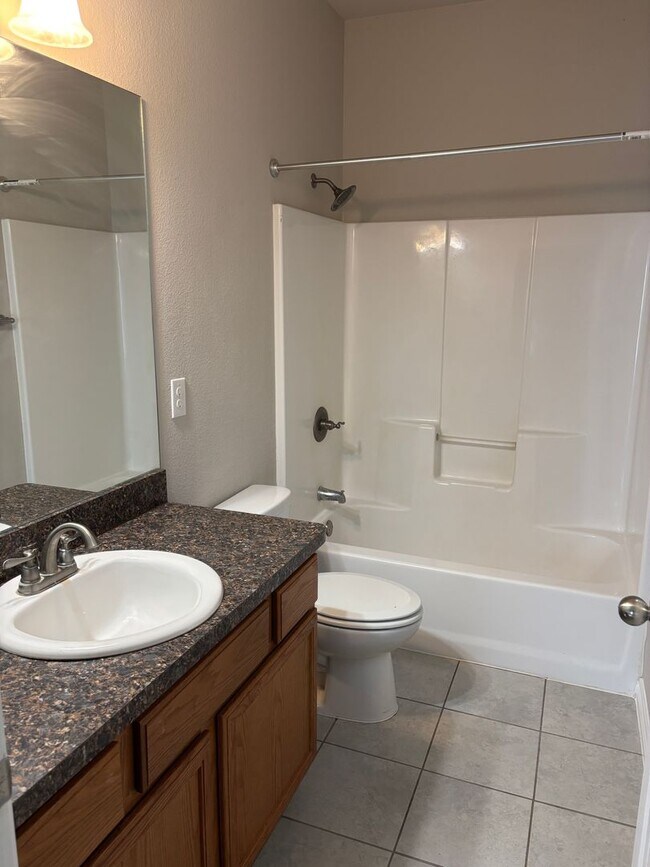 Building Photo - 3/2/1 on Quiet Street Near a Park!