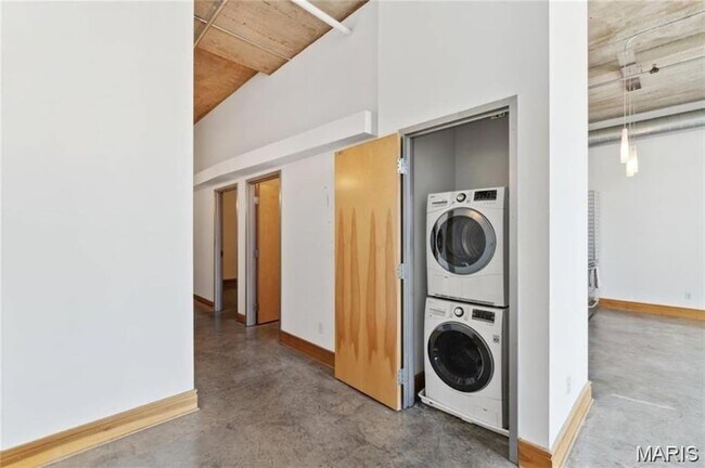 Building Photo - 2201 Locust St