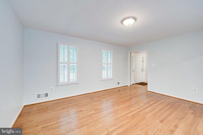 Building Photo - 12127 Holly Knoll Cir