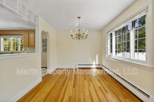 Building Photo - 27 Hermon St