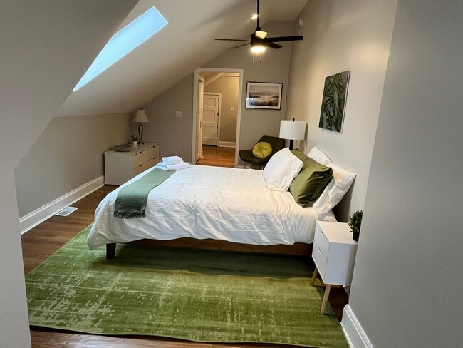 Building Photo - Dennison Ave 866-868 CR