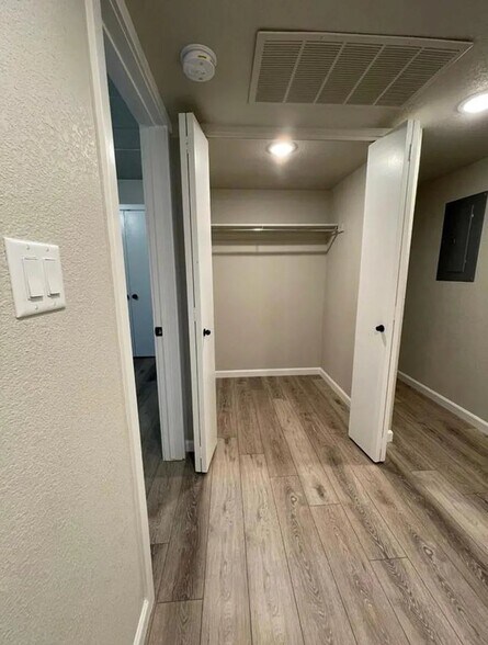 Building Photo - 111 S Meldrum St