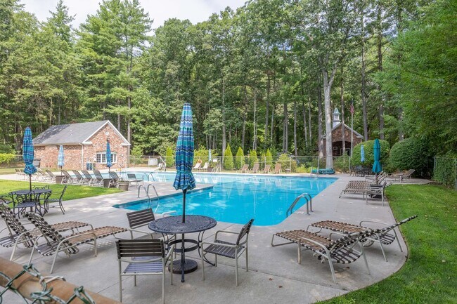 Building Photo - Spacious 2 Bedroom Townhouse in Tunxis Vil...