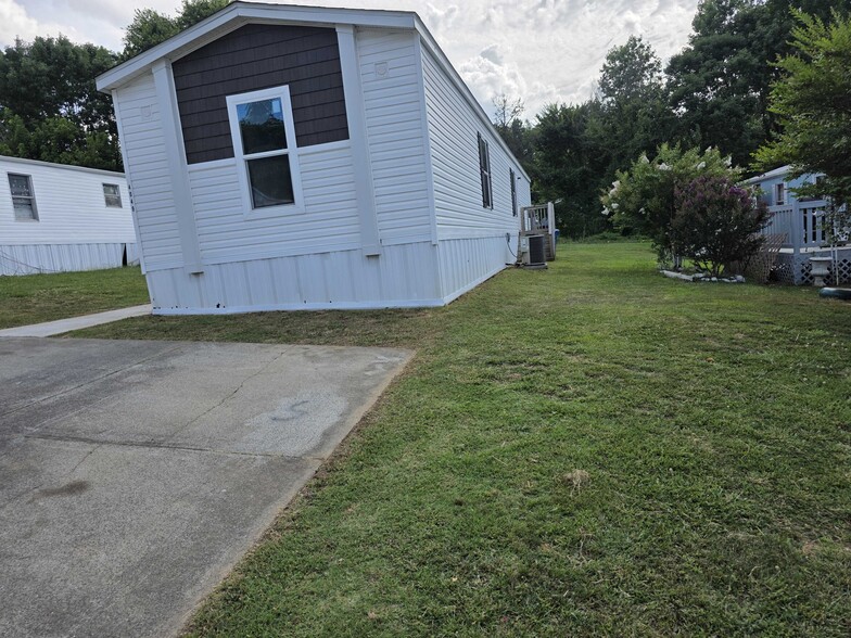 Building Photo - 4049 Trout Ln
