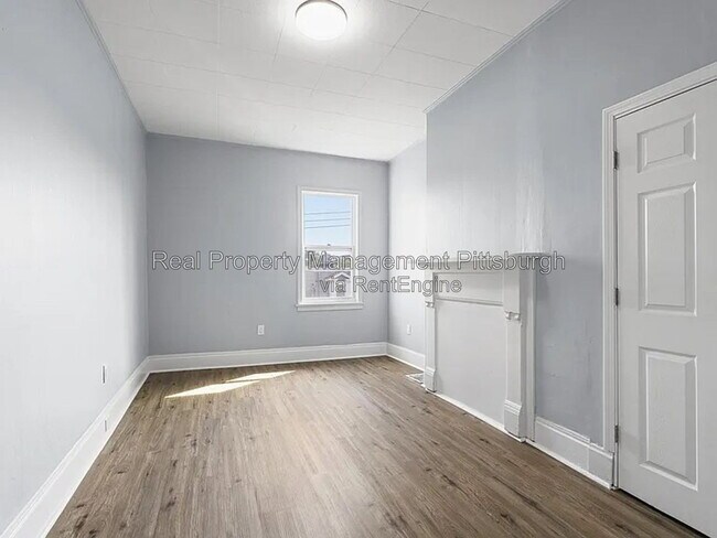 Building Photo - 2721 Cobden St